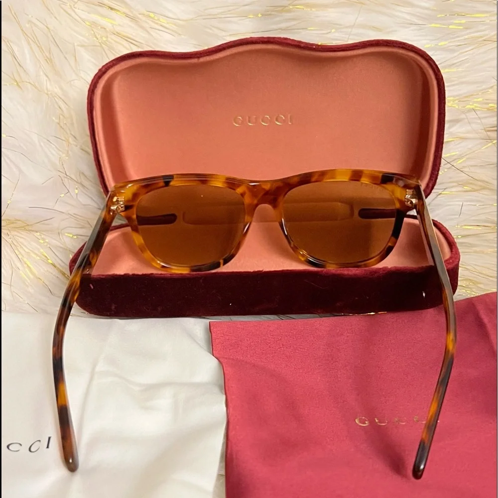 AUTHENTIC GUCCI SUNGLASSES - Picture 7 of 8